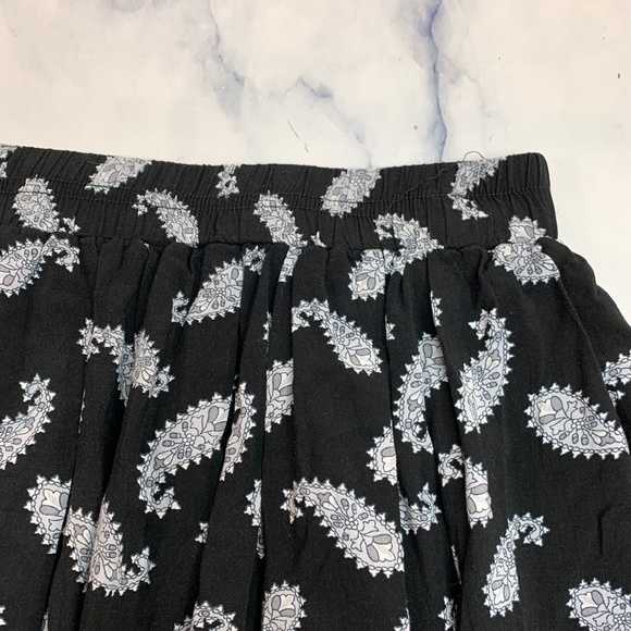 Brandy Melville Black White Paisley Mini Skirt - Picture 7 of 8